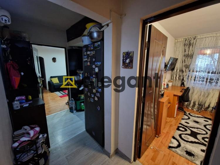 Apartament cu 4 camere semidecomandat, mobilat în Craiovița Nouă