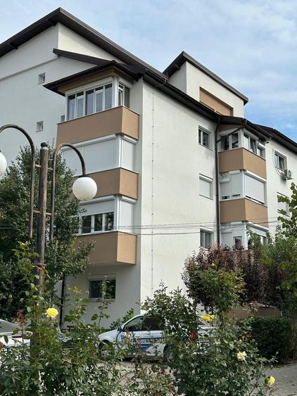 Apartament cu 3 camere decomandat în Tomești