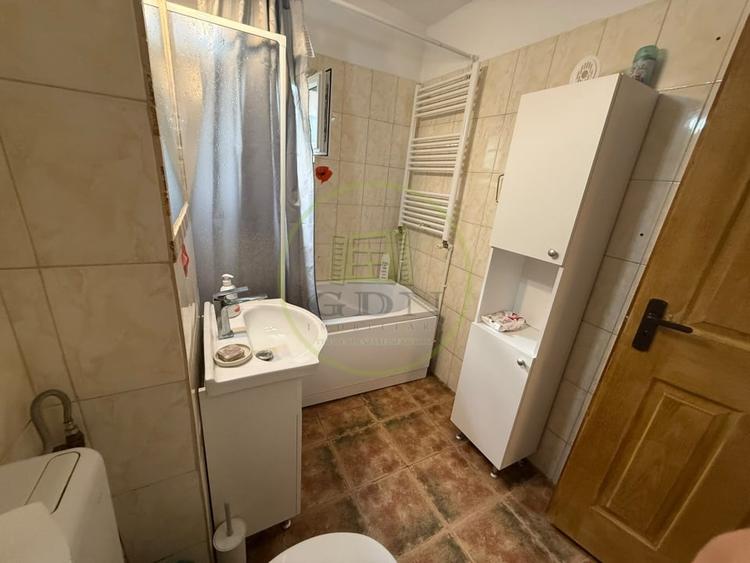 Apartament cu 3 camere semidecomandat, mobilat în Brazda lui Novac