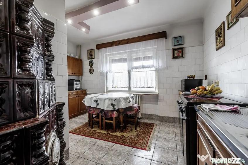 Casă cu 8 camere cu Canalizare în Nord