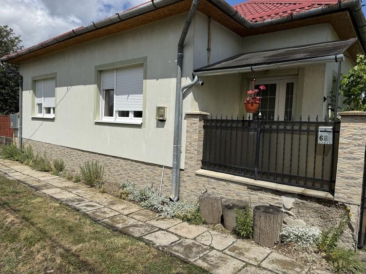 Casă cu 4 camere cu Teren 1439 Mp în Central