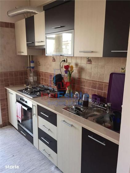 Apartament cu 2 camere decomandat, mobilat în Nicolina