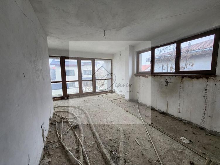 Casă individuală cu 6 camere cu Canalizare în Central