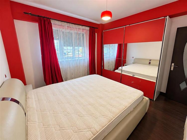 Apartament cu 3 camere decomandat, mobilat în Turnișor