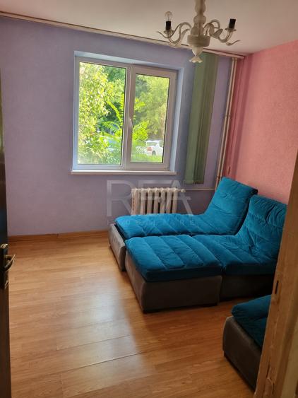 Apartament cu 3 camere semidecomandat în Titan