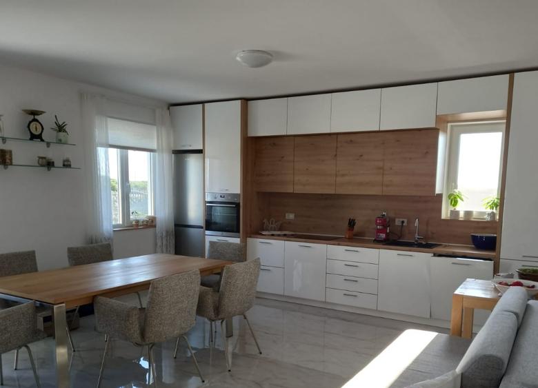 Duplex cu 3 camere cu Teren 270 Mp în Remetea Mare