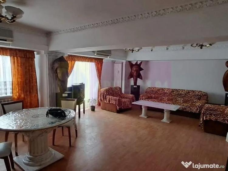 Apartament pe bd Decebal, stradal, - 1