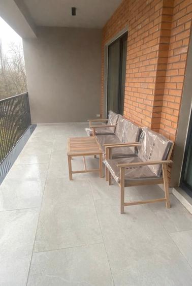 Apartament cu 3 camere decomandat, mobilat în Sisești