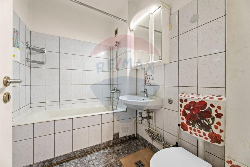 Apartament cu 3 camere semidecomandat, mobilat în Podgoria