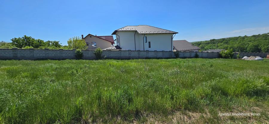 Teren la Lebada cu suprafata de 1000 - 1