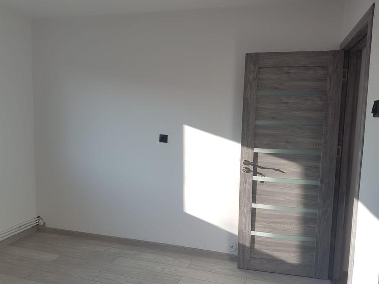 Apartament doua camere, decomandat, etaj 4, cu sarpanta, renovat modern, stradal - 10