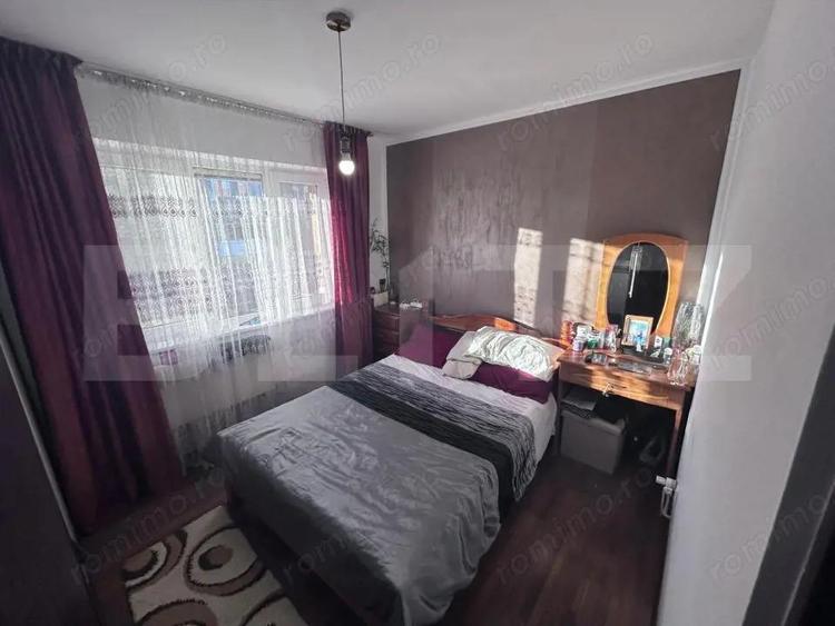 Apartament cu 3 camere, zona 9 Mai - 5