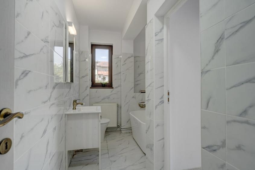 O proprietate imobiliara deosebita, formata din casa si mult teren! - 17