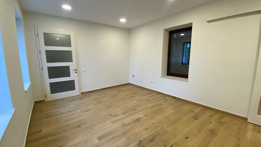 Spatiu de birou intr-o vila moderna , 2 incaperi ,42mp ,zona Parcul Feroviarilor - 9