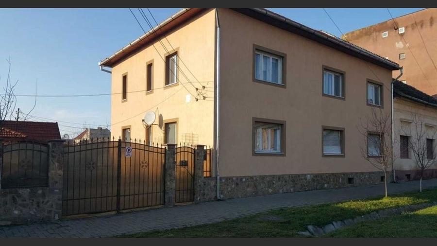 Villa for sale, 2 Apartments, 220mp, Ineu - 2