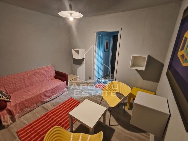 Garsoniera la etajul 2, mobilata, zona Complexului Studentesc - 2