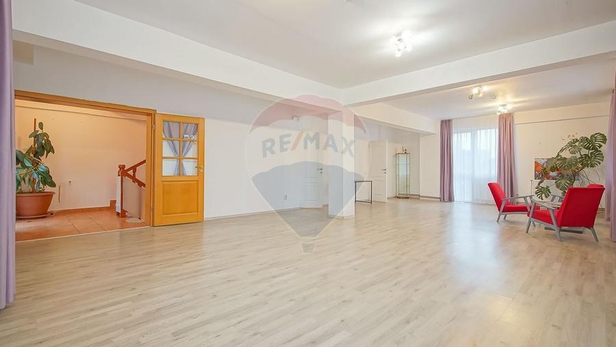 CENTRAL - Vila  DE INCHIRIAT  - pretabila diverse businessuri - 1