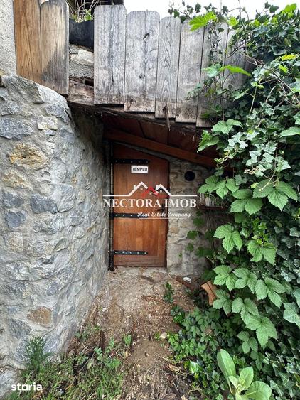 Casă cu 5 camere cu Teren 2300 Mp în Pocola