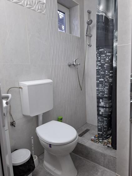 garsoniera noua, moderna, gaz, intrare separata, curata, la curte, 300 euro - 13