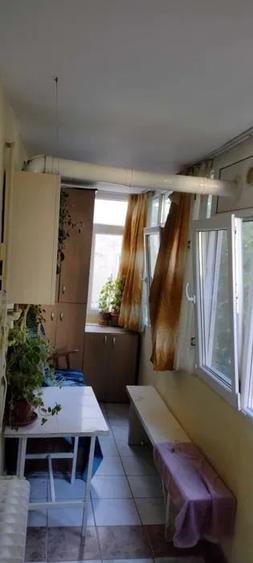 Apartament cu 3 camere decomandat, etaj 3/4, zona Cug - 2