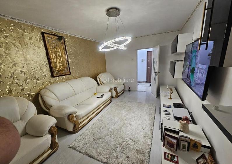Vand apartament cu 2 camere decomandat Vand apartament cu 2 camere decomandat