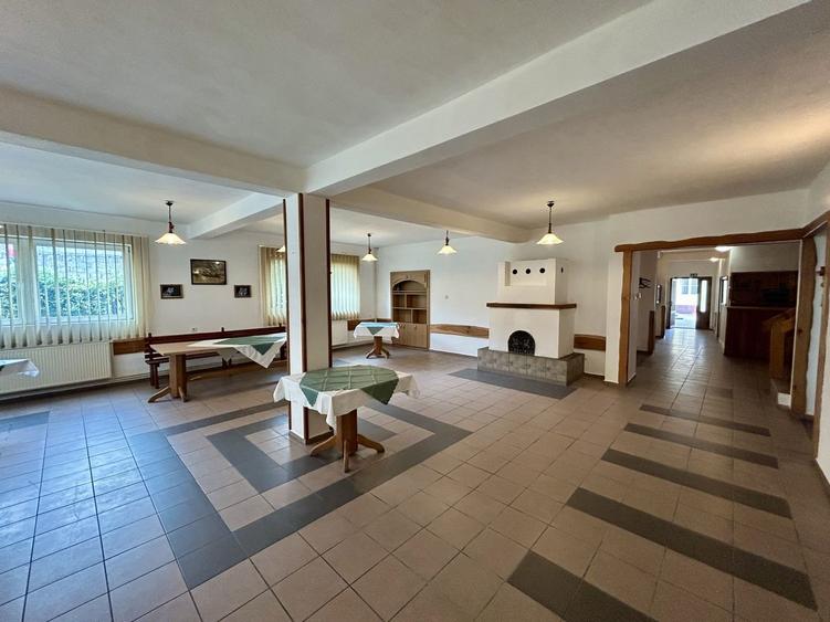 Pensiune cu potențial deosebit, vedere spectaculoasă spre Piatra Craiului - 6