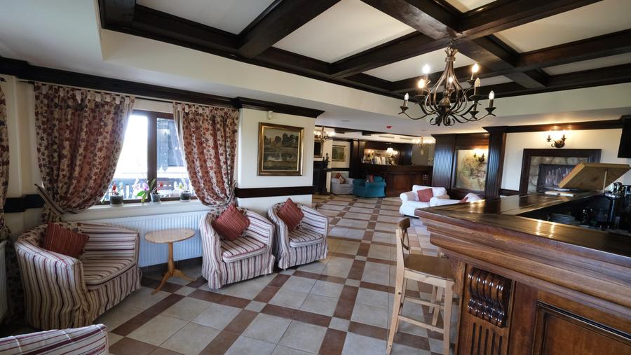 Vanzare hotel in zona superba de munte cu priveliste incredibila din camere - 4