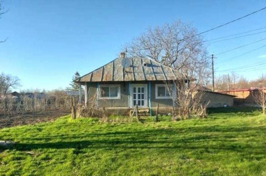 Casa cu multiple anexe, beci + 1900 mp teren, Draguseni, asfalt, apa, canalizare - 2