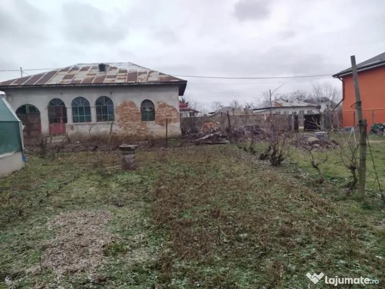 Teren intravilan 1080 mp + casa demolabila Cosoveni - 2