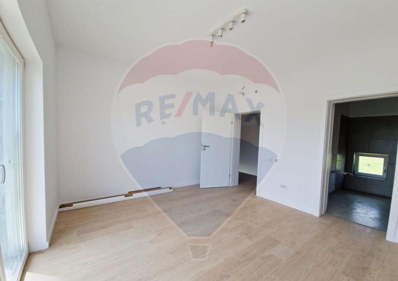 Casa / Vila - 132,5 mp , teren - 264 mp / zona Carcea - 31