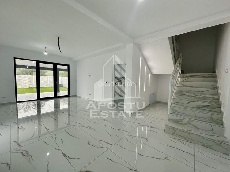 Duplex cu 5 camere despartit prin camera tehnica, zona Planetelor