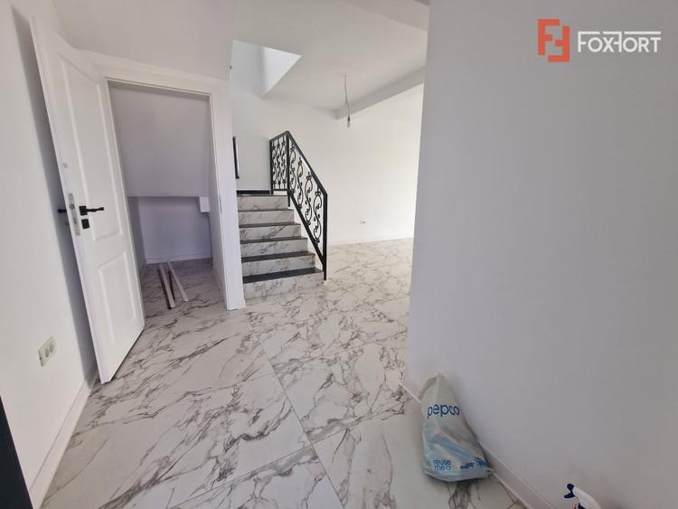 Duplex de vanzare cu 3 camere si teren de 309 mp - Recas - 3
