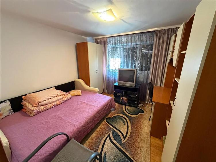 Apartament cu 3 camere decomandat, mobilat în Sud