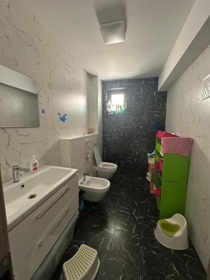 Casa individuala 7 camere cu 3 bai langa metrou - 17