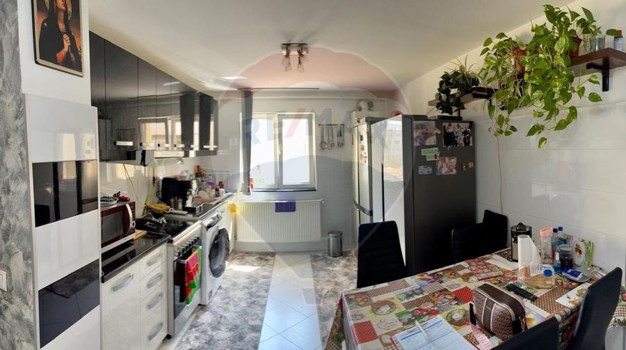 Apartament cu 4 camere de vanzare in zona Ultracentral - 2