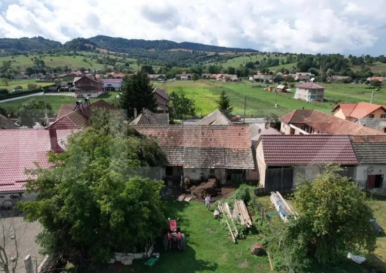 Doua case + anexa, teren 1655mp, Vama Buzaului (Acris) - 2