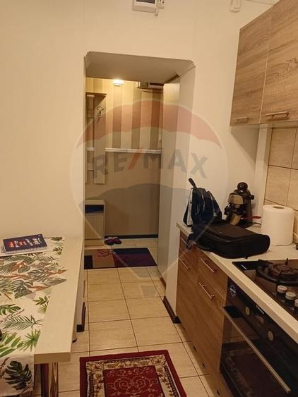 Apartament cu 3 camere de vânzare în zona Craiovita Noua - 2