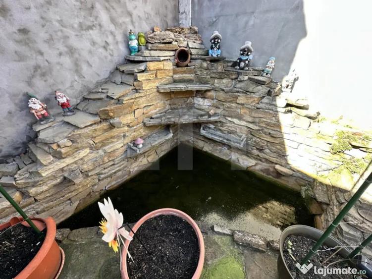 Casa spa?ioasa intr-o zona lini?tita curte amenaj - 14