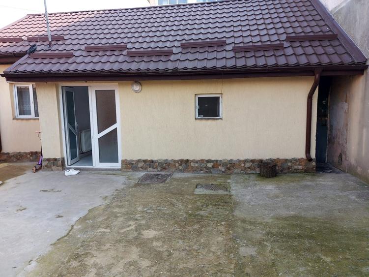 Oferta!!! Vand casa in zona Capitol - 2