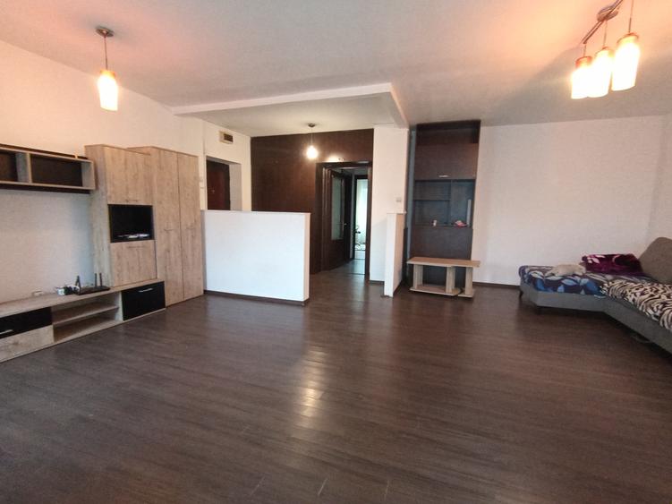 Ocazie - 3 Decomandate Central -Bloc remarcabil - 6