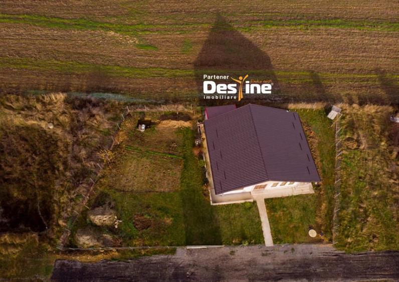 Casa individuala la ro?u cu utilia?i ?i 570 mp teren C - 3