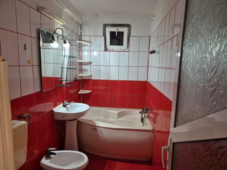 Inchiriez apartament 2 camere zona abator - 1