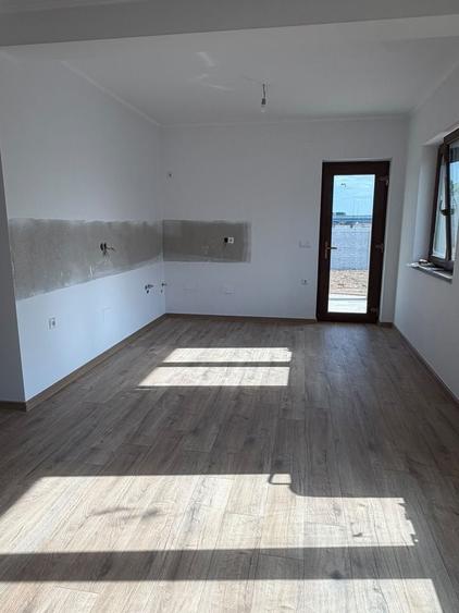 Casă cu 3 camere în Sântandrei