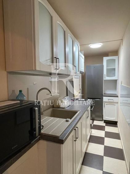 Apartament cu 3 camere decomandat, mobilat în Ultracentral