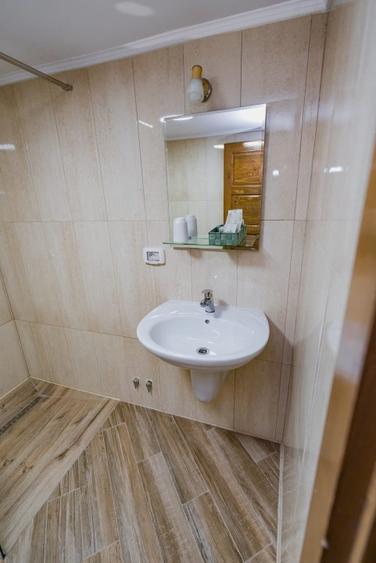 Afacere la cheie: Pensiune, Imobil 10 camere + 1 apartament, zona Iulius Mall - 7