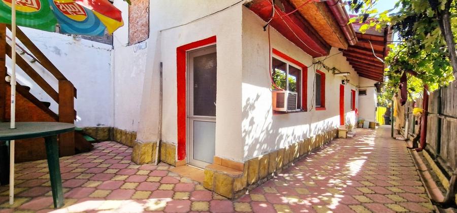 OPORTUNITATE DE INVESTIT! Casa + 2 garsoniere la doar 80mp de plaja, Faleza Nord - 1