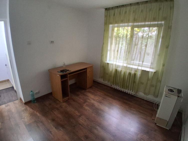 PACURARI PETRU PONI 3 CAMERE DECOMANDAT ET.1 MOBILAT BLOC 1985 COD 160170 - 7