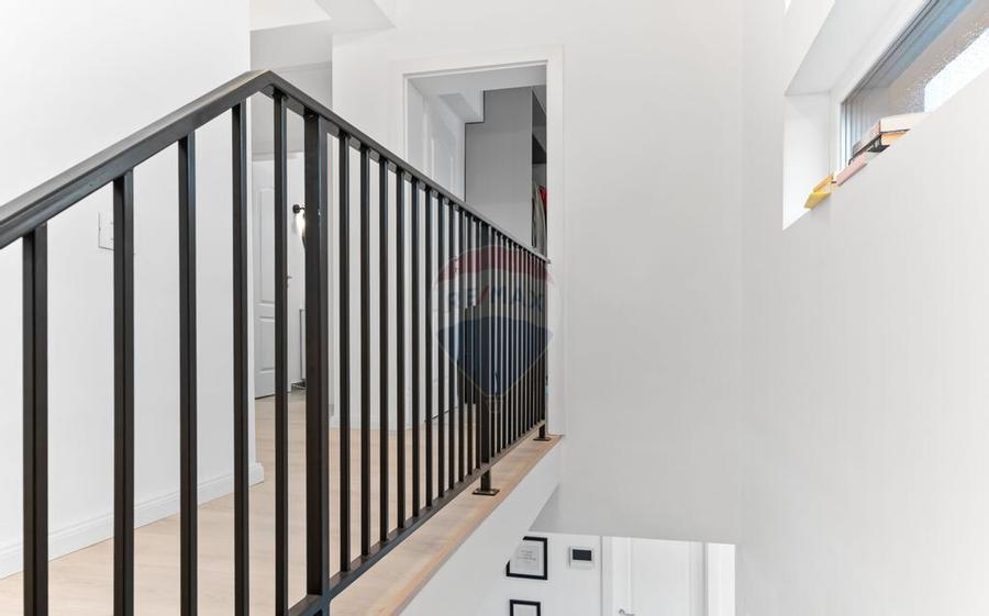 VANZARE Casa / Vila moderna cu 4 camere si curte Dragom... - 7