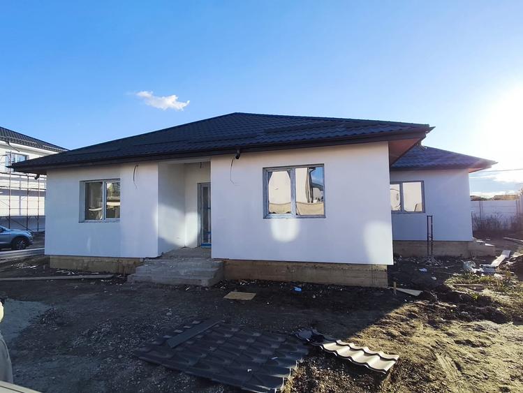 FARA COMISIOANE casa cu 4 camere 2 bai incalzire pardoseala curent 380v asfalt - 2