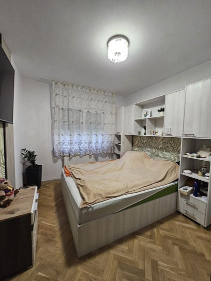Apartament cu 3 camere decomandat în Rogerius